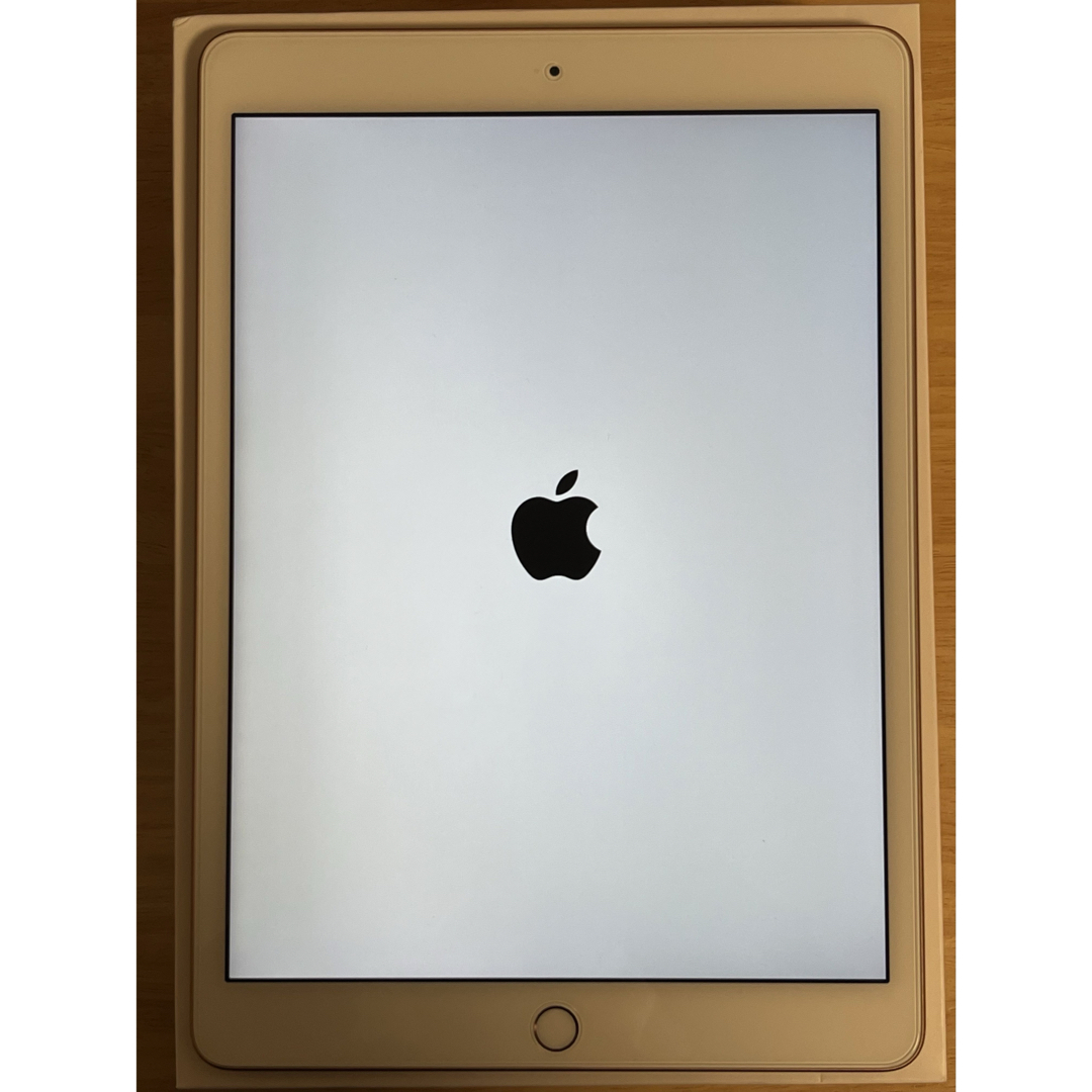 iPad 第8世代 Wi-Fi 32GB ゴールド ケース付きの通販 by cookie0246's