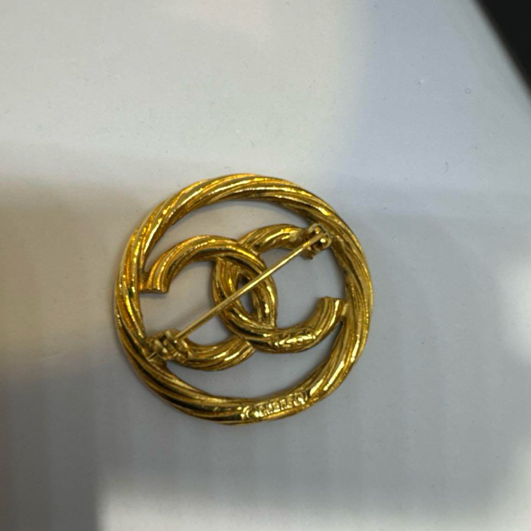 CHANEL - 【美品】CHANELゴールドツイスト ブローチ CC ココマーク