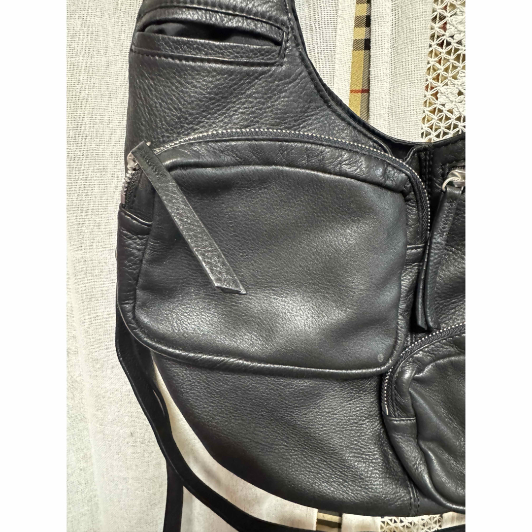 ヒロココシノ 黒のレザーショルダーバッグ(ひったくり防止紐付き)