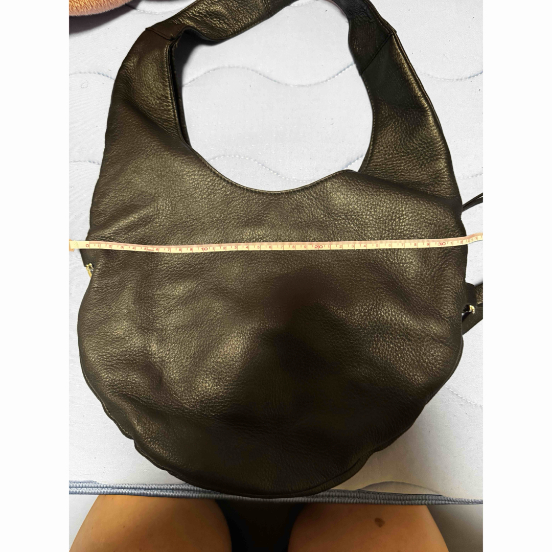 ヒロココシノ 黒のレザーショルダーバッグ(ひったくり防止紐付き)