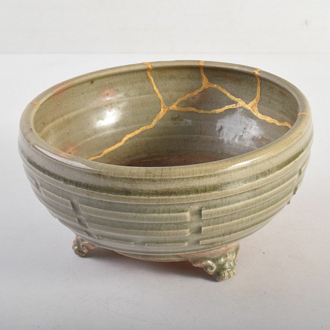 中国 龍泉窯青磁 刻線文三足香炉 C R6715E 中国 龍泉窯青磁 刻線文三足