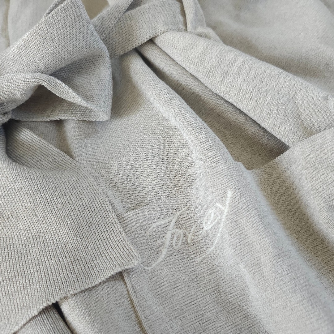 FOXEY 2022年 リネン混ロゴ刺繍入り ベルト付きカーディガンベージュ