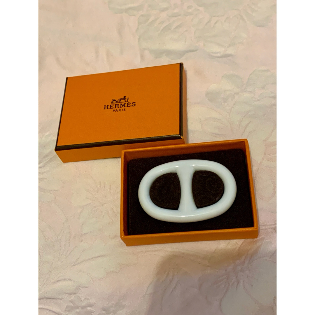 HERMES - エルメス シェーヌダンクル スカーフリング ホワイト 白 未