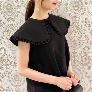 アベニールエトワール 切替フレアブラウス 36 ブラック 黒半袖