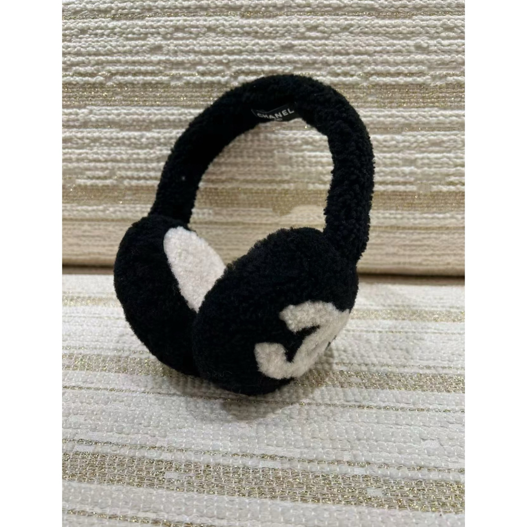 CHANEL - 値下げ！新品未使用 シャネル イヤーマフ 黒白 CCロゴ 25B