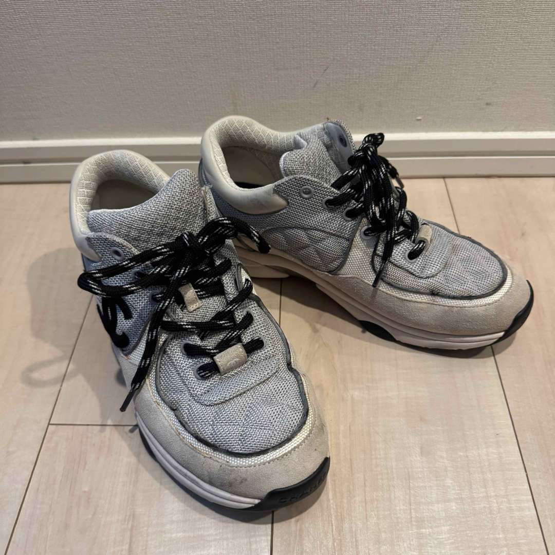 CHANEL - CHANEL グレー レディーススニーカー 38 シャネルの通販 by
