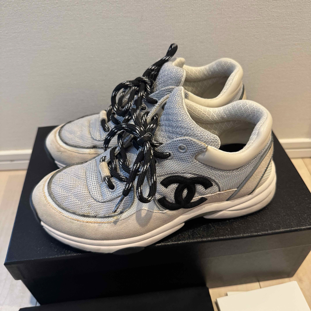 CHANEL - CHANEL グレー レディーススニーカー 38 シャネルの通販 by