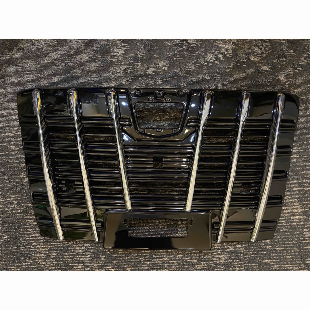 アルファード30系フロントグリル(縦グリルブラック塗装) アルファード