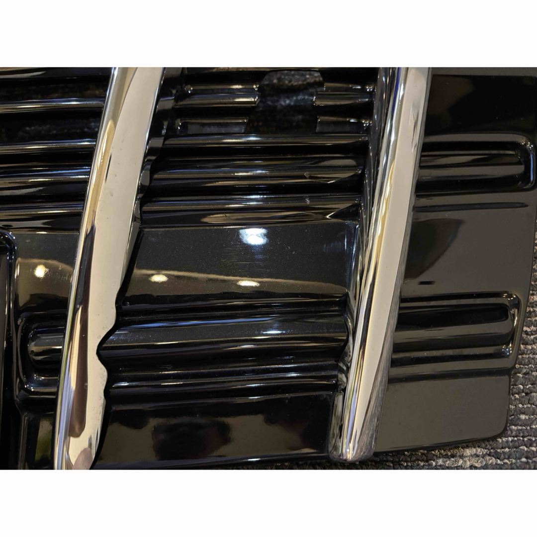 アルファード30系フロントグリル(縦グリルブラック塗装) アルファード