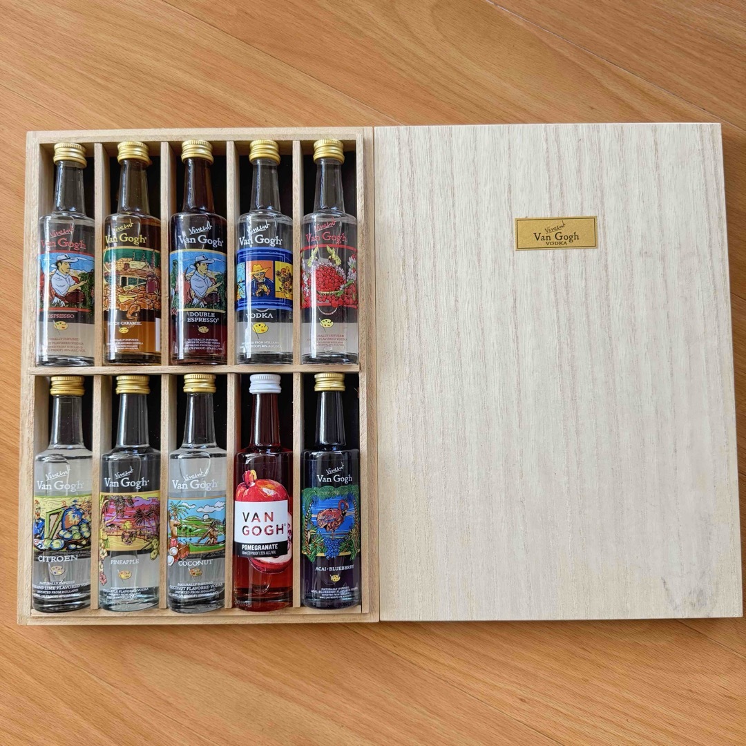 ヴァンゴッホウォッカ Van Gogh Vodka木箱入りミニ10本セット 最新