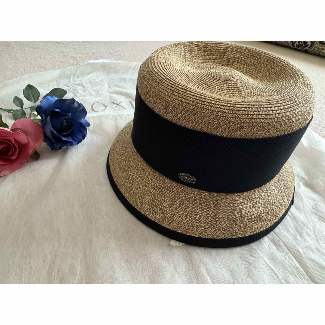 FOXEY 麦わら帽子ベージュと黒 花飾り付き