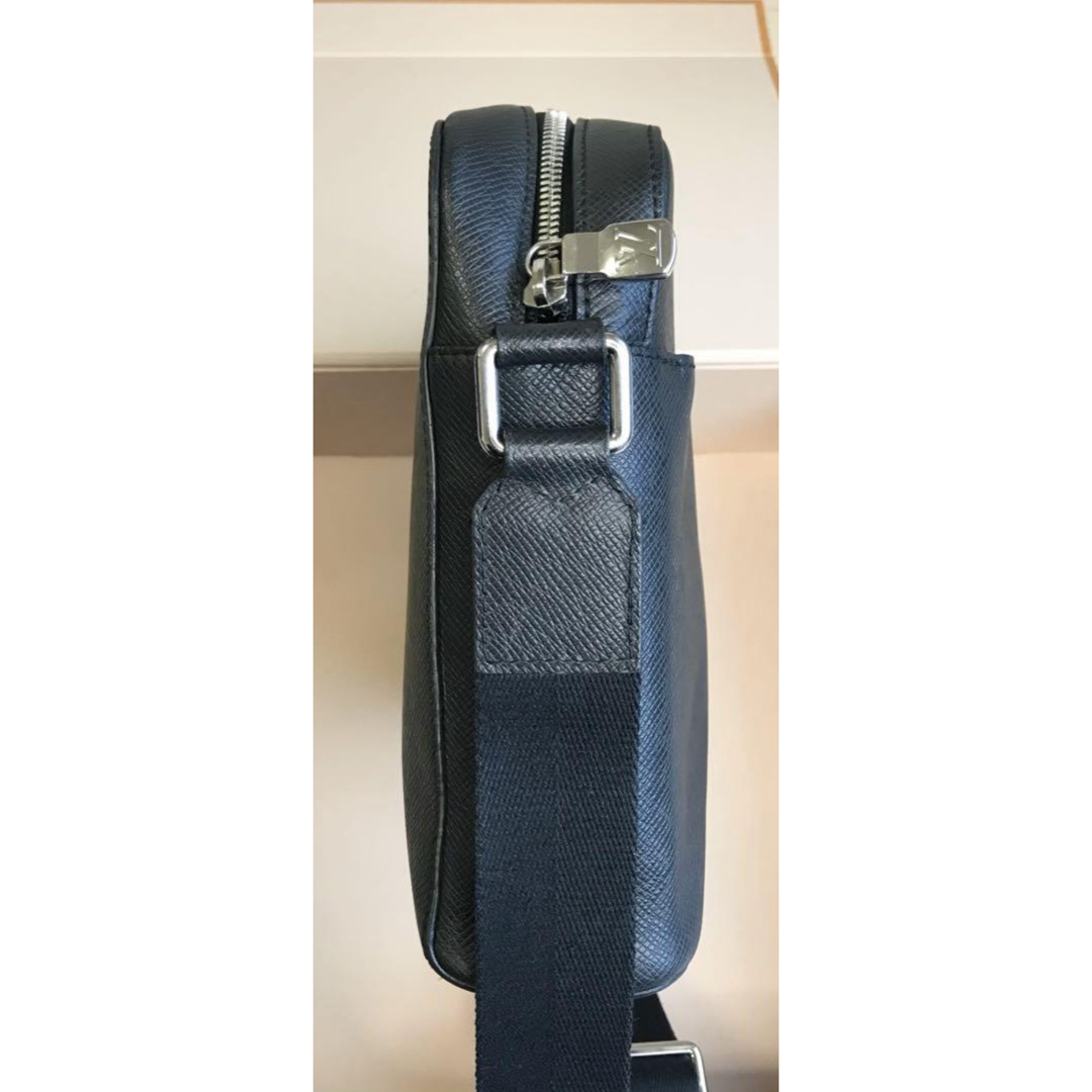 LOUIS VUITTON - Louis Vuitton Anton Taiga ショルダー PMの通販 by