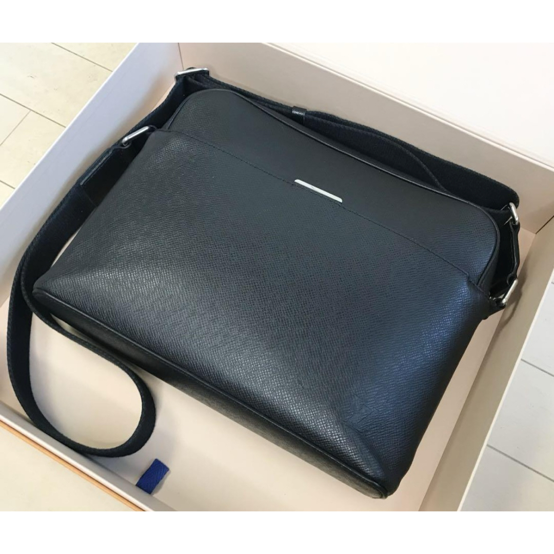 LOUIS VUITTON - Louis Vuitton Anton Taiga ショルダー PMの通販 by