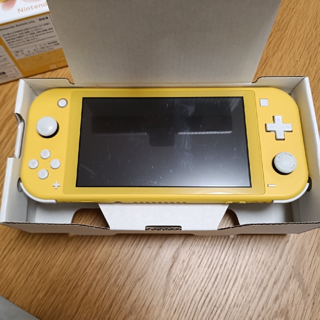 Nintendo Switch Lite Yellow - 箱無し⁄SDカード付 Nintendo Switch