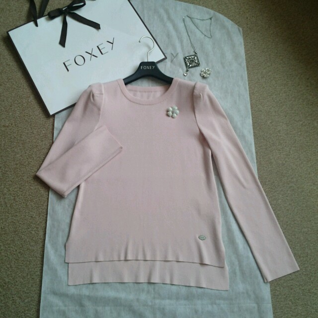 FOXEY♥40【srim sweater】春のデイジーピンク 着痩せ効果抜群✨