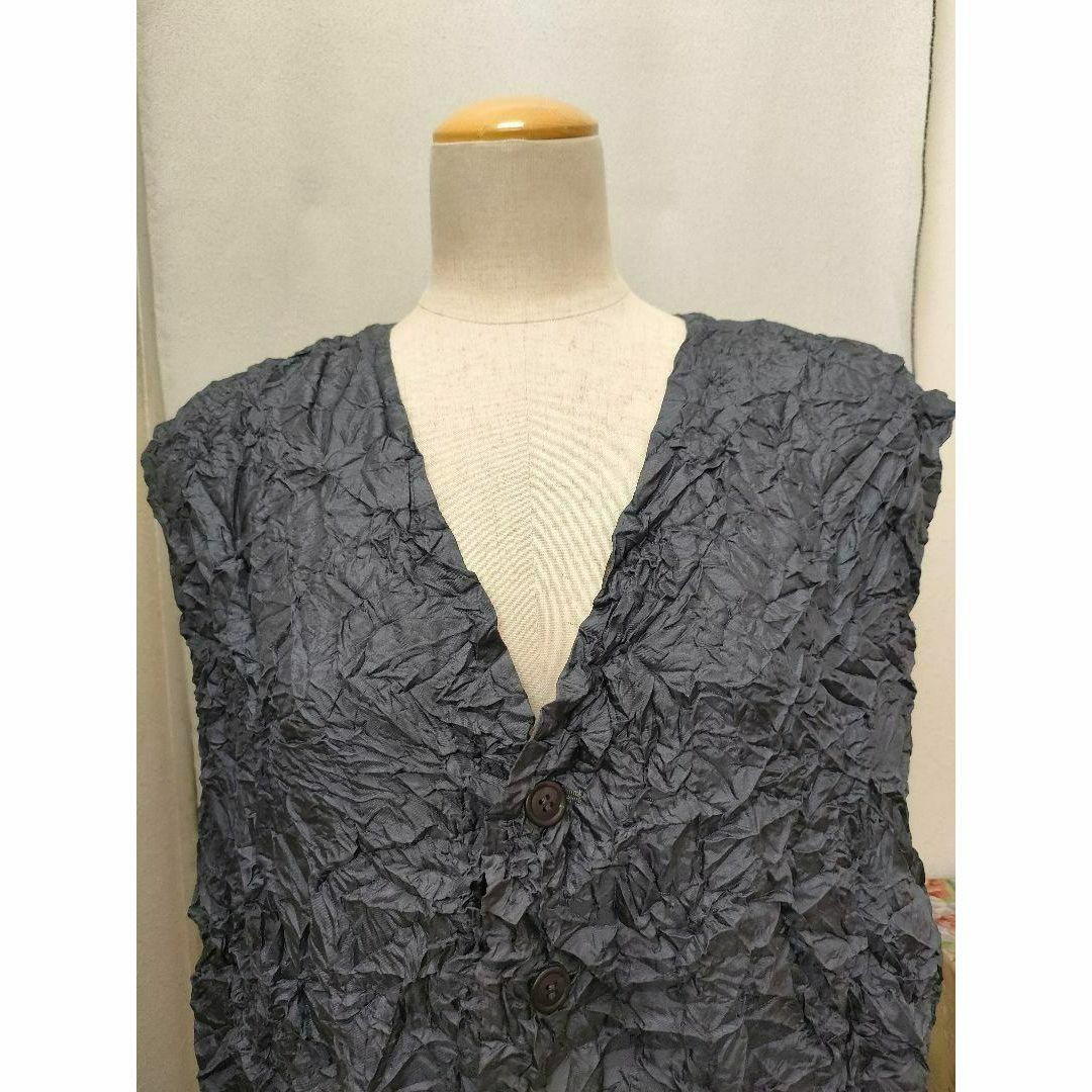 ISSEY MIYAKE - イッセイミヤケ バイカラー メタルグレー ベスト しわ