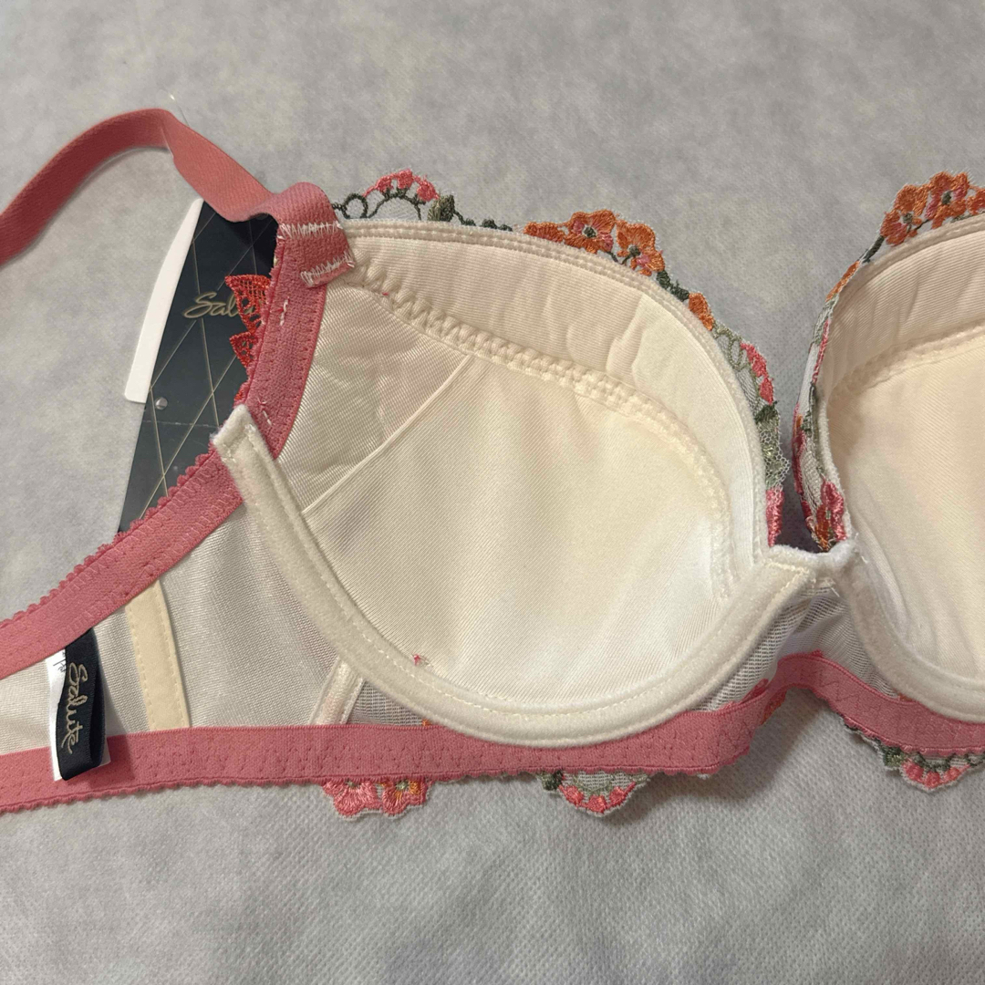 Wacoal - 【SALE】ワコール サルート 81G P-upブラ E65 2枚セット