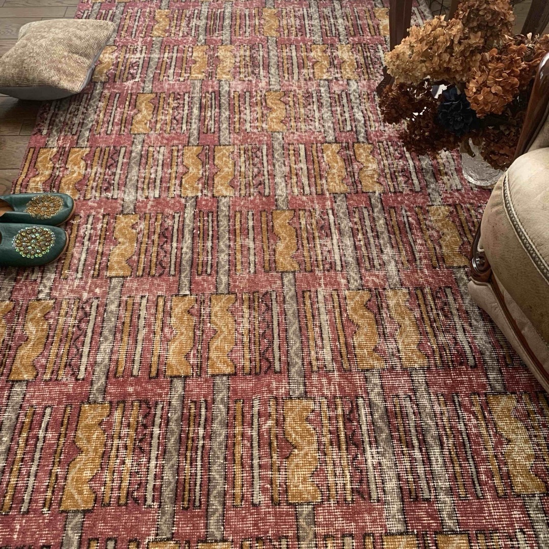 トルコヴィンテージラグ 213×117 レア ジオメタリック レトロピンク