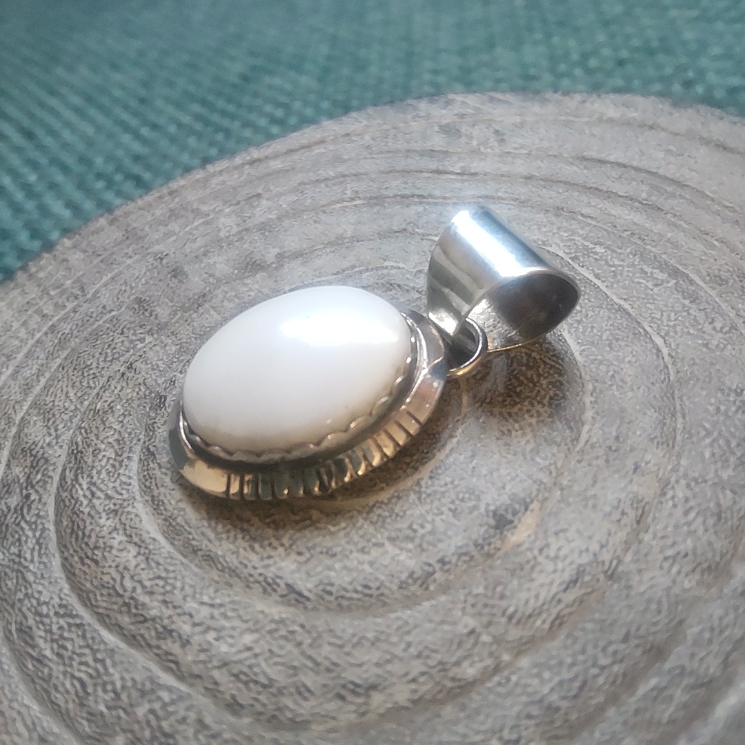 Navajo・Augustine Largo・ホワイトバッファローネックレス希少