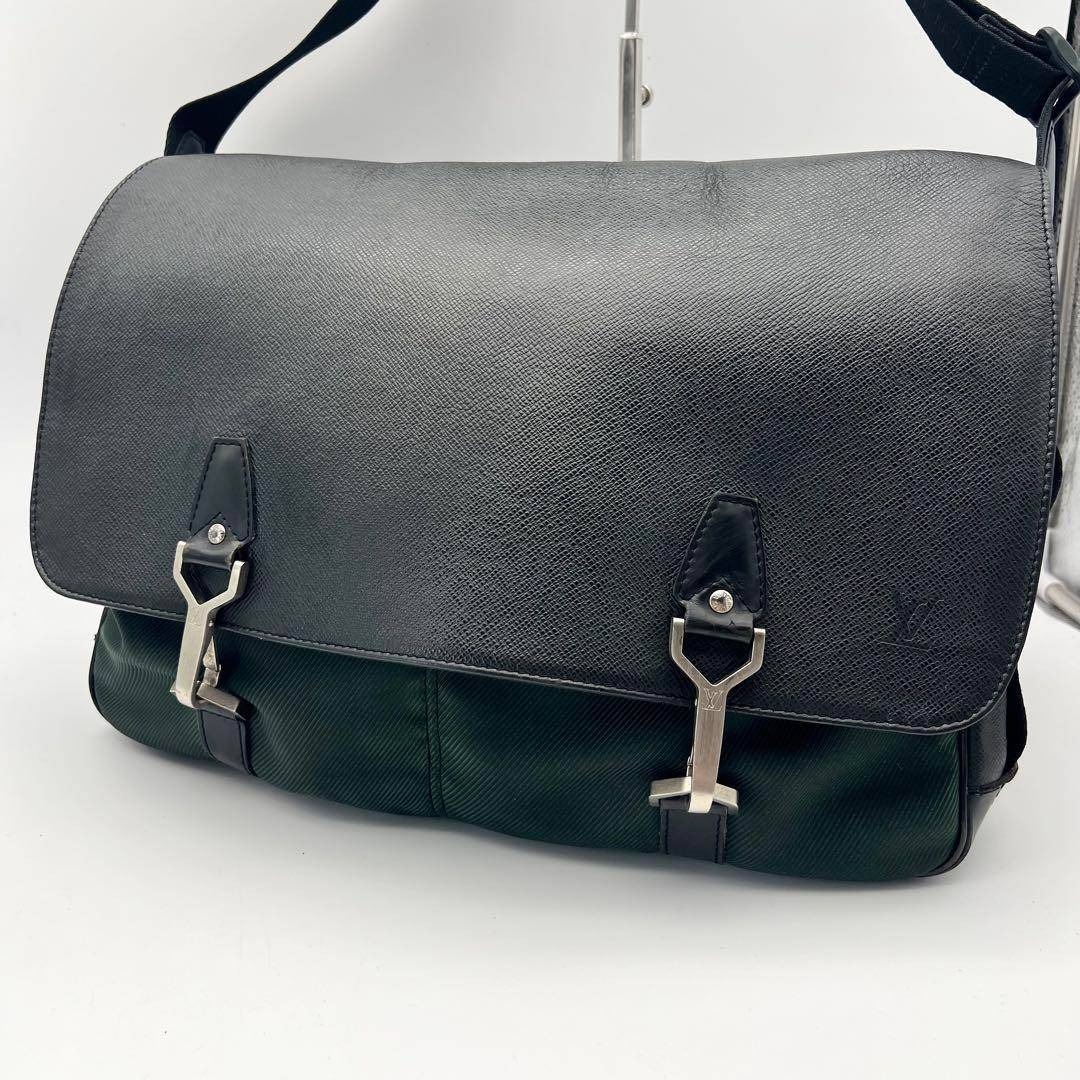 LOUIS VUITTON - ルイヴィトン メッセンジャーバッグ デルスー タイガ