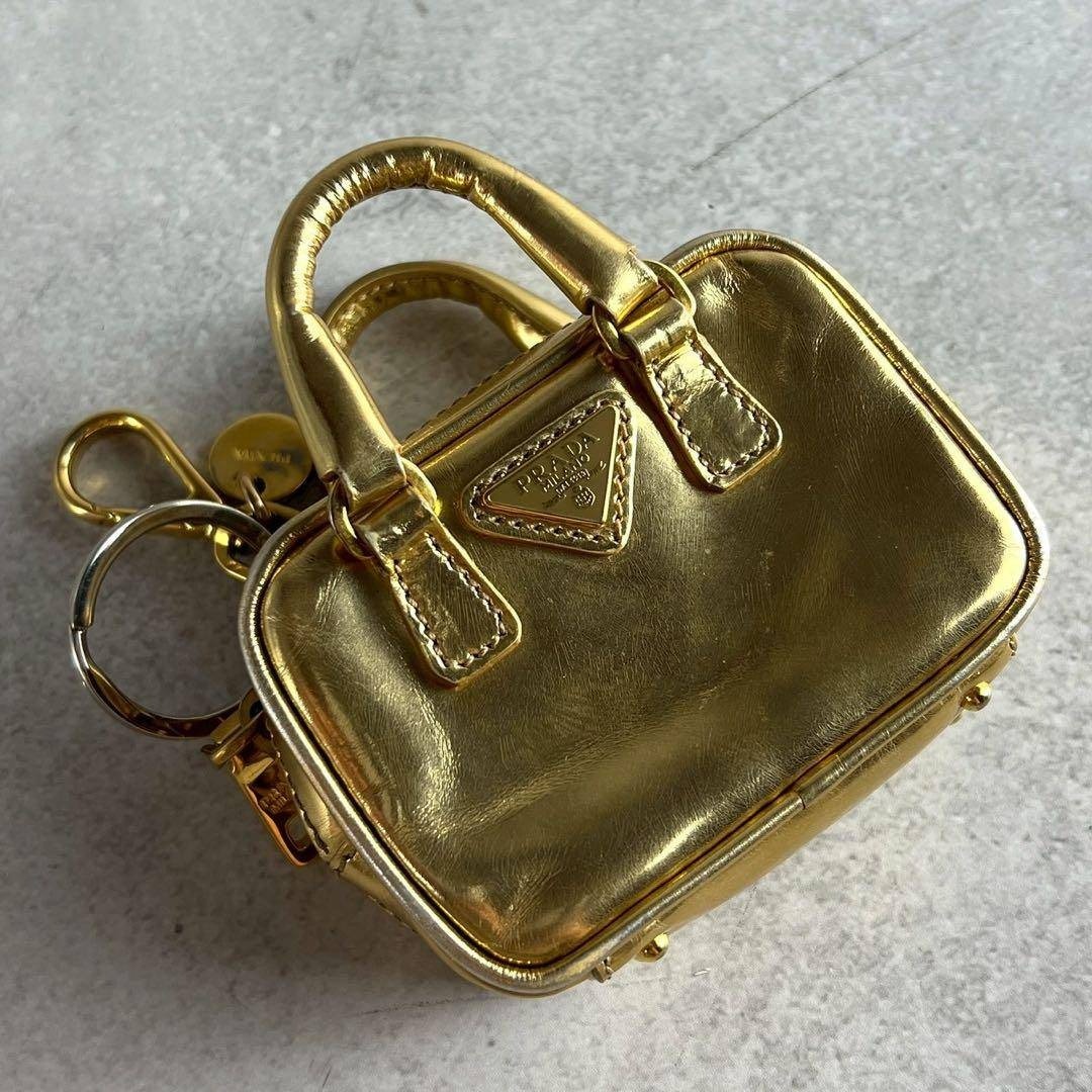 PRADA - 美品✨PRADA ハンドバッグ チャーム 三角ロゴプレート レザー