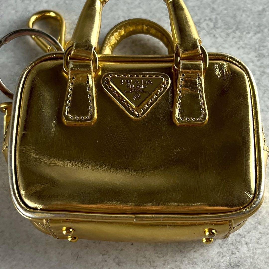 PRADA - 美品✨PRADA ハンドバッグ チャーム 三角ロゴプレート レザー