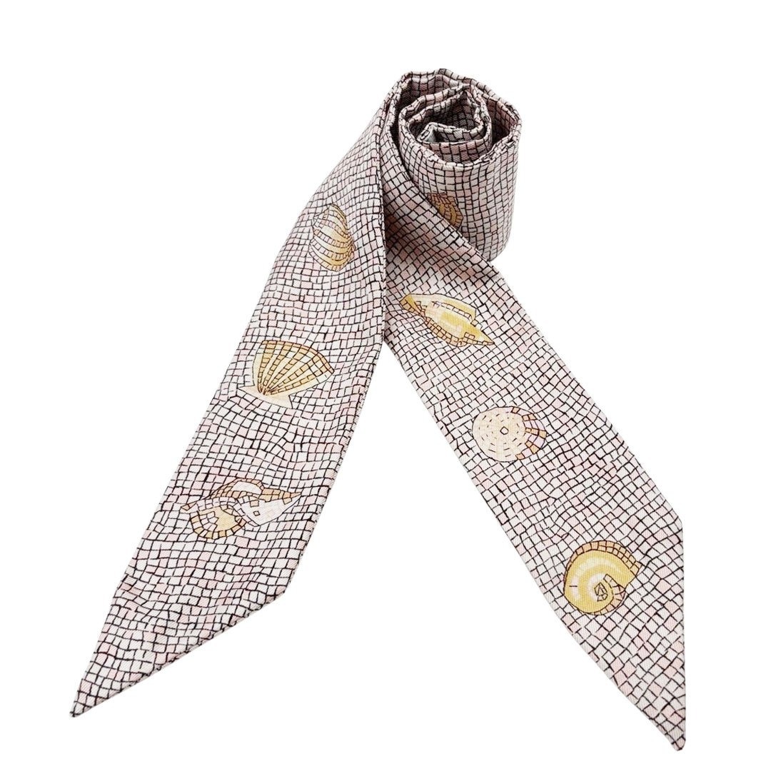 入手困難エルメス スカーフ ツイリー モザイク 貝殻柄 シルク 1Q22