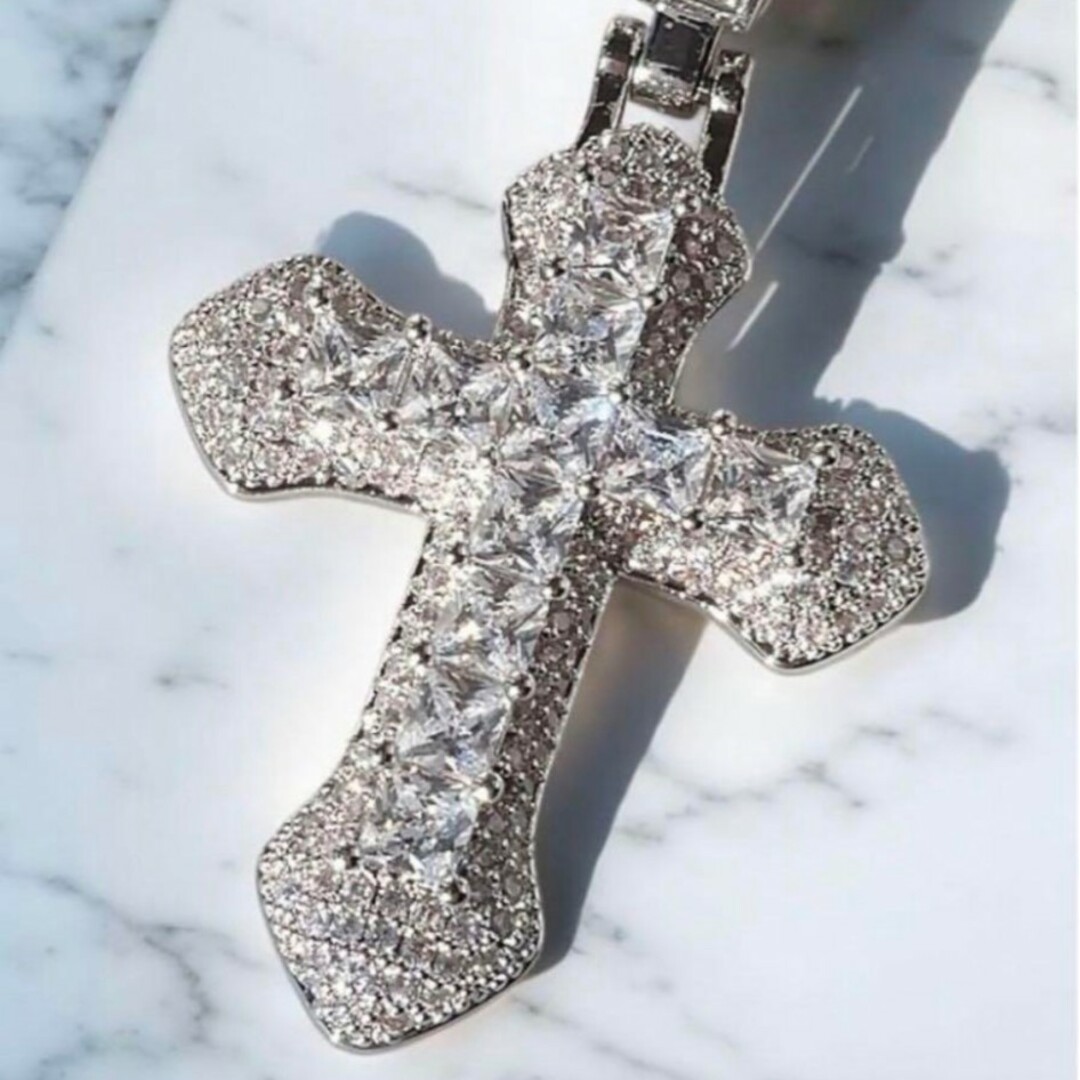 洗練と輝きの象徴】モアサナイト × クロスデザイン ネックレス（3.3ct）