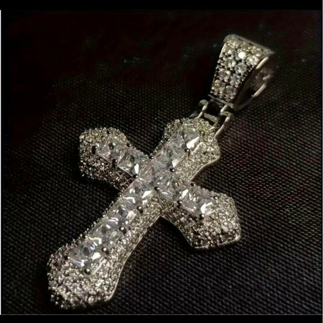 洗練と輝きの象徴】モアサナイト × クロスデザイン ネックレス（3.3ct）