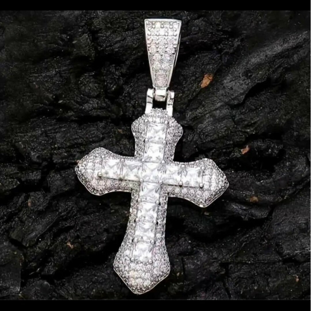 洗練と輝きの象徴】モアサナイト × クロスデザイン ネックレス（3.3ct）