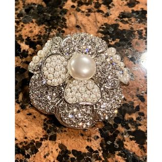 René（ブローチ/コサージュ）のフリマアイテム一覧