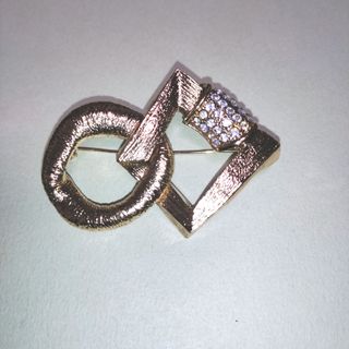 Yves Saint Laurent（ブローチ/コサージュ）のフリマアイテム一覧