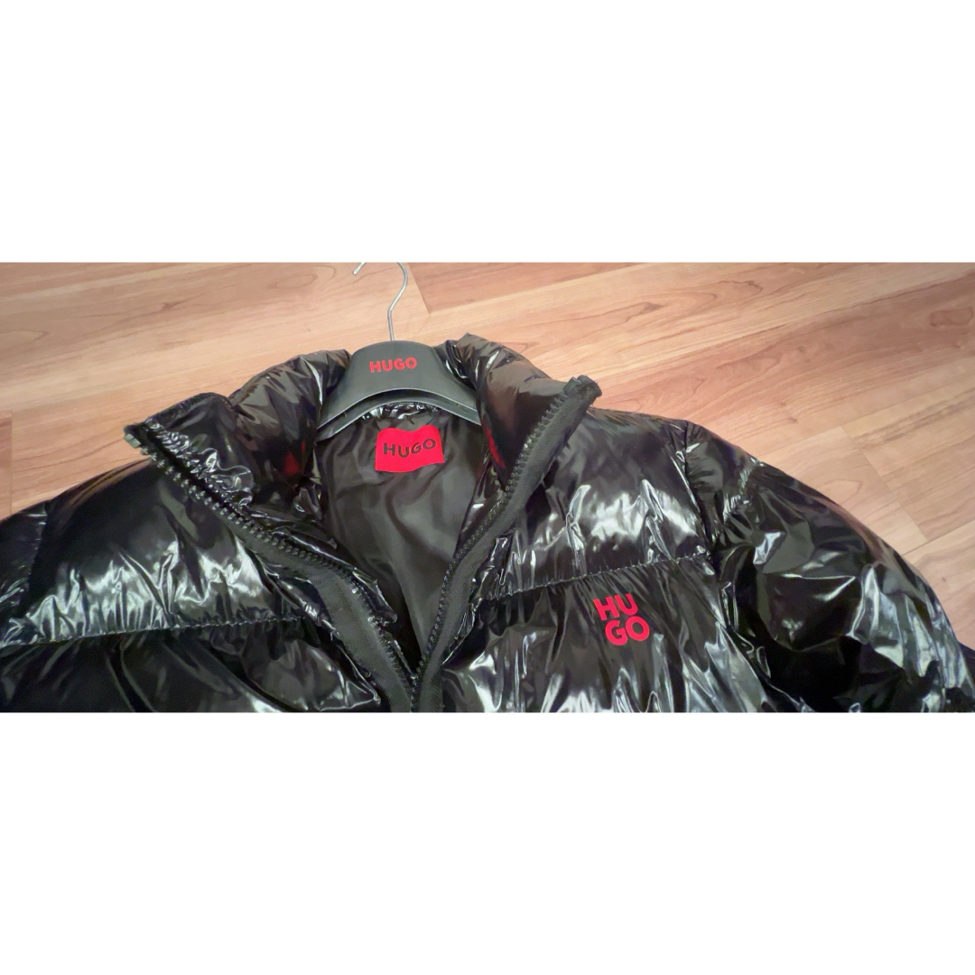 美品】HUGO 光沢のあるブラックのパファーダウンジャケット メンズ