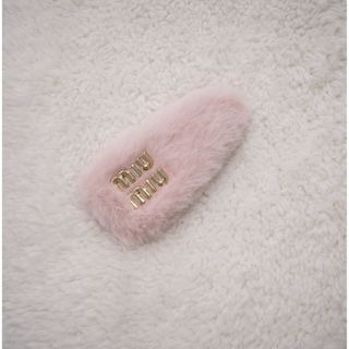 MIU MIU（ヘアアクセサリー ・ ピンク/桃色系）のフリマアイテム一覧