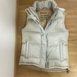 PRADA（ダウンベスト ・ シルバー/銀色系）のフリマアイテム一覧