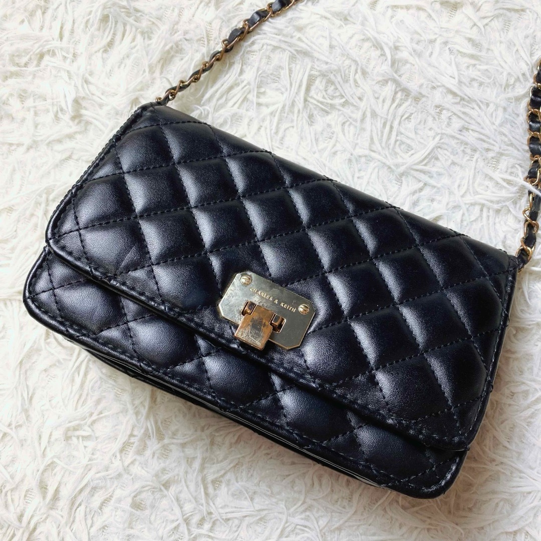 Charles and Keith - 人気 CHARLES & KEITH キルティング チェーン