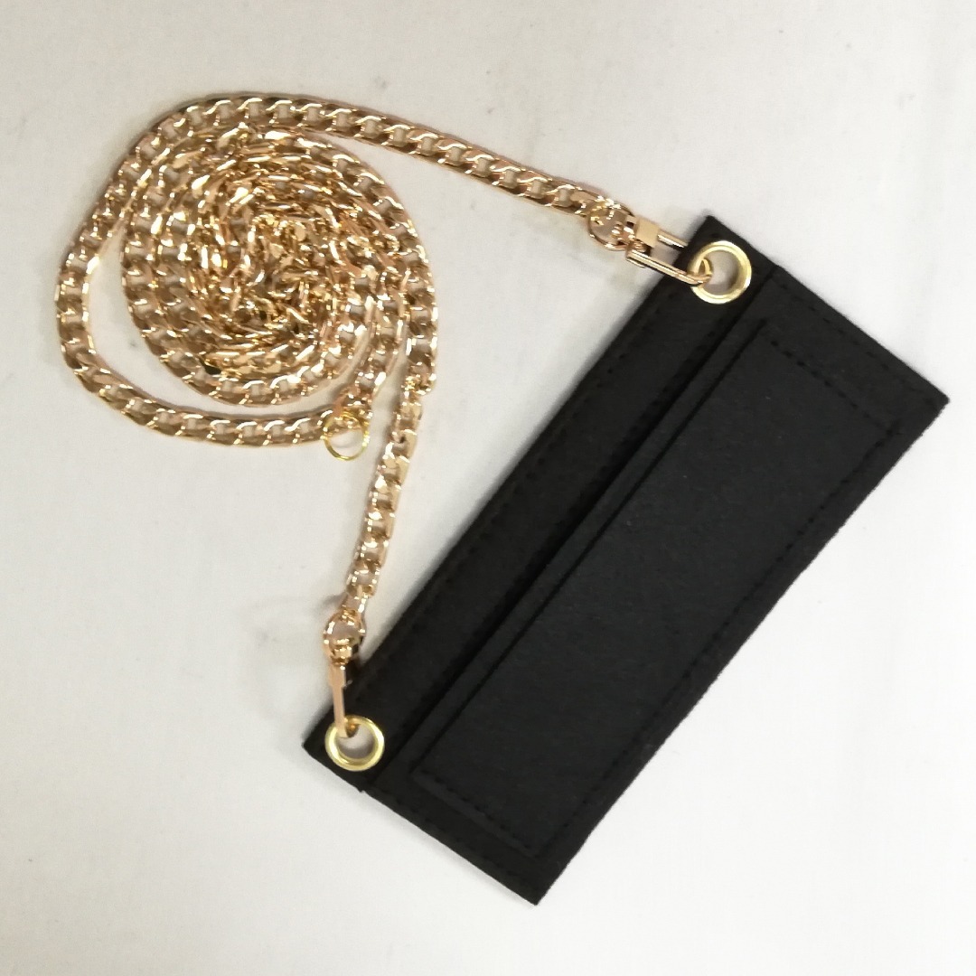 GUCCI - 【美品級】GUCCI (グッチ) シマレザー 二つ折り長財布 黒