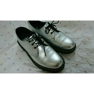 Dr.Martens（ローファー/革靴 ・ シルバー/銀色系）のフリマアイテム一覧