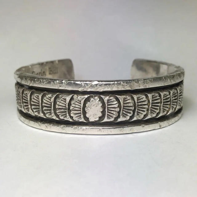 ナバホ族 《ダーリン・ビル 作》シルバー バングル ナバホ族 バングル