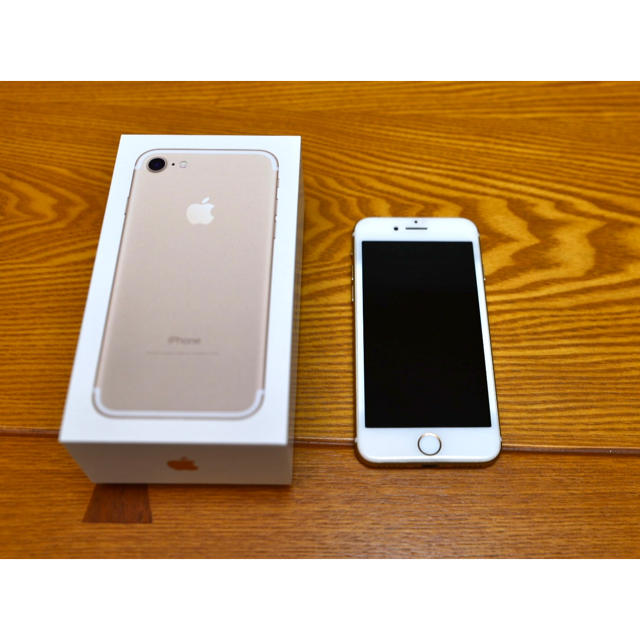 ☆iPhone 7 Gold 32 GB SIMフリー版 付属品ほぼ未使用☆