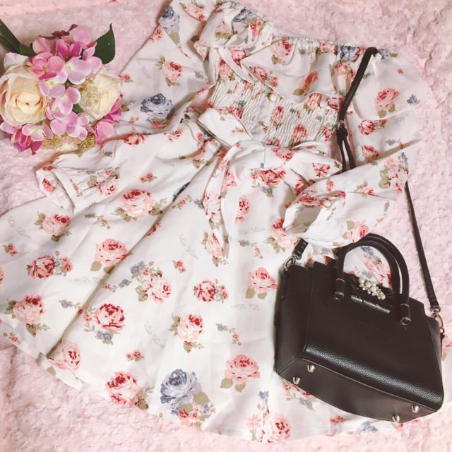 LIZ LISA - LIZ LISA 花柄オフショルワンピースの通販 by よろしく