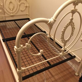 LAURA ASHLEY（ベッド/マットレス）のフリマアイテム一覧