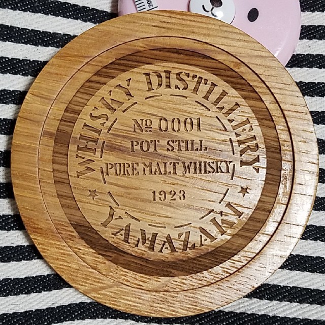 サントリー山崎蒸留所限定の樽材のコースターです。山崎のウイスキー