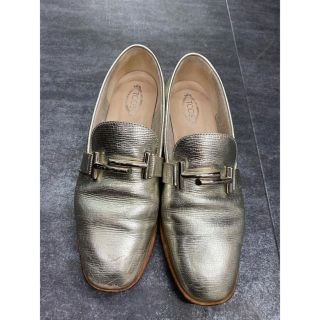 TOD'S（ローファー/革靴 ・ シルバー/銀色系）のフリマアイテム一覧