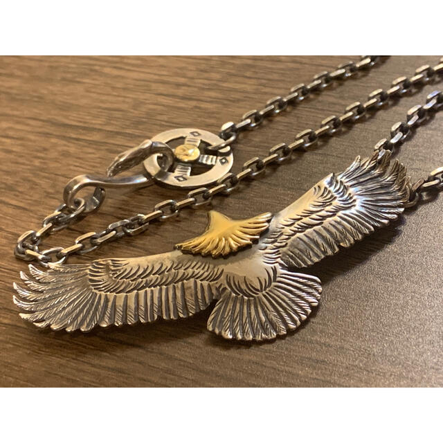 ゴローズ 三点吊り中金メタル付きグラス大イーグルフック細角チェーン