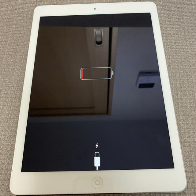 Apple - 美品 iPad Air Wi-Fi ジャンクの通販 by ブルーム｜アップル