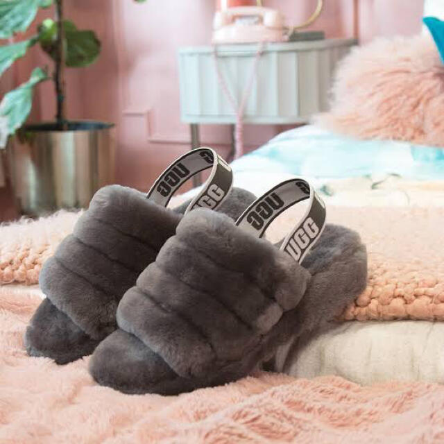 UGG - 【新品】UGG FLUFF YEAH SLIDE ファーサンダルの通販 by 柴