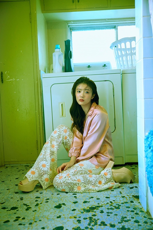 HMV&BOOKS online限定特典：小島凪紗（櫻坂46）ポストカード》blt