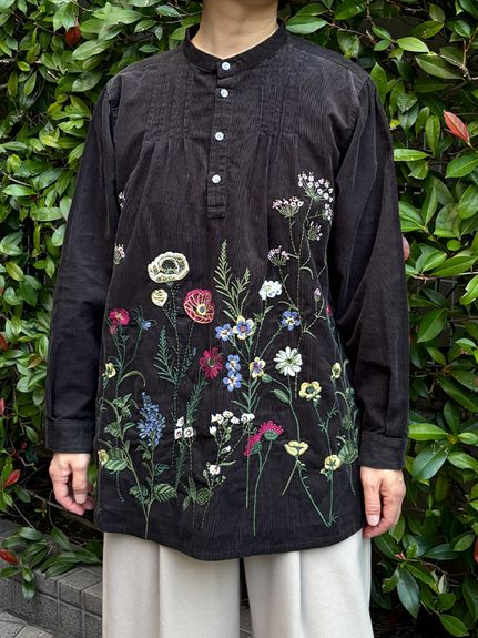 ソフトコーデュロイスタンディングフラワー刺繍チュニックブラウス