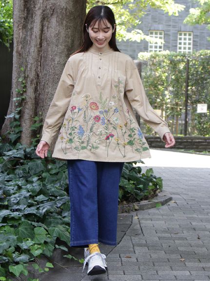 ソフトコーデュロイスタンディングフラワー刺繍チュニックブラウス